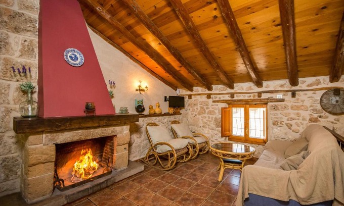 Beceite Apartment | Casa Ana: Guest Rated 9.3 with Family & Pet-Friendly Amenities