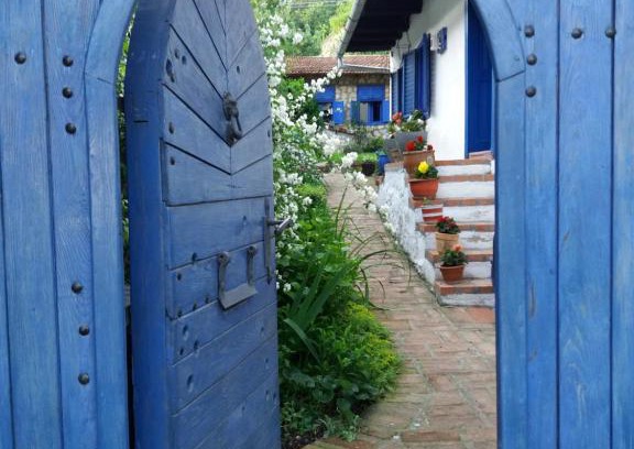 Ciclova Romana House | Pet-Friendly Casa Anca Cheile Nerei with Exceptional Amenities