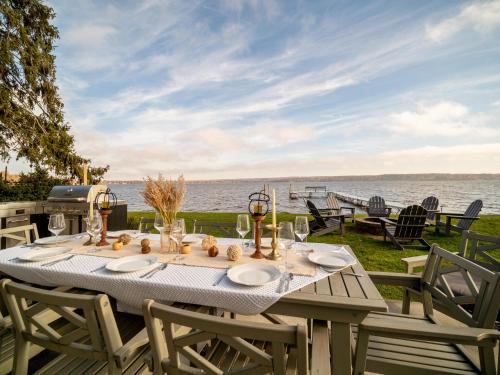Mayville Villa | Casa Andante - Enchanting Lakefront Family Getaway