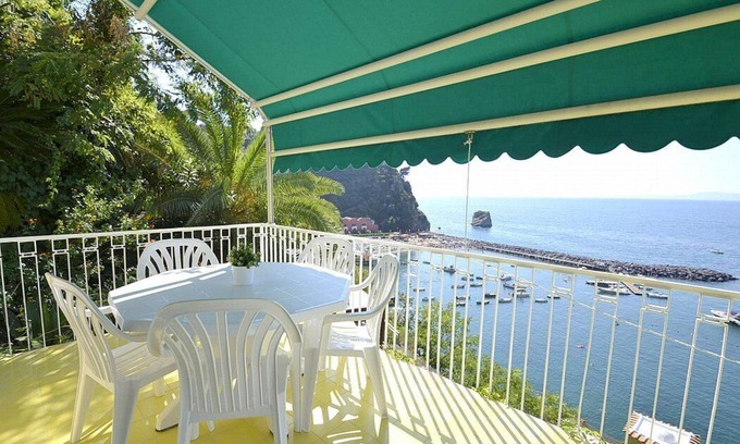 Vico Equense House | Casa Andreina A: Bright House by the Sea with Free Wi-Fi