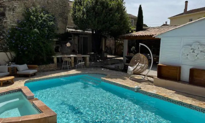 Vauvert Villa | Casa Angel: Elegant Villa with Pool & Spa Amenities