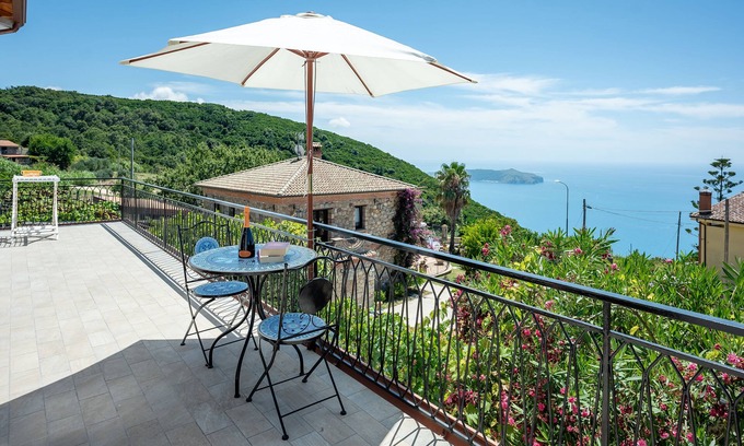Pisciotta Villa | Cozy Casa Aniello: Family-Friendly with Kitchen Amenities