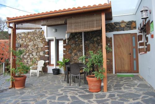 Isora House | Oceanfront Casa Anita: Guest Rated 9.8 with Accessibility