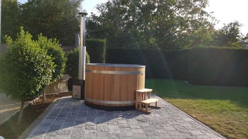 Zingem House | Casa-Anja: Family-Friendly Retreat with Hot Tub & Dining