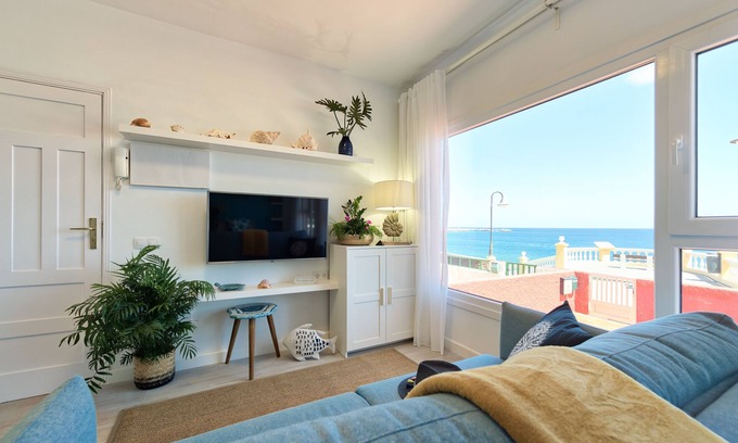Melenara Apartment | Beachside Escape at Casa Antonia: 9.8 Guest Rated Stay