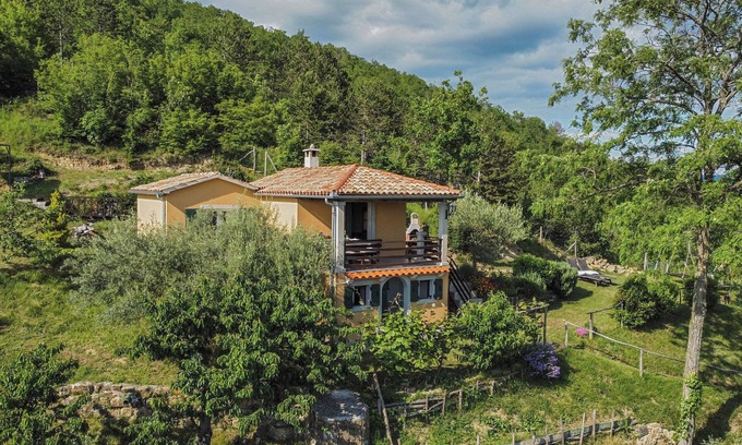 Sovinjska Brda House | Discover Casa Antonija: A Cozy Retreat in Sovinjska Brda