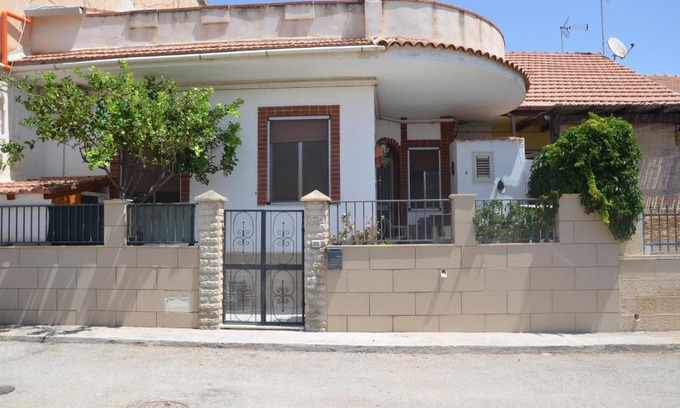 Casuzze House | Family-Friendly Getaway at Casa Arca: Rated 9/10 by Guests