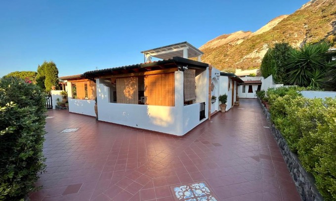 Vulcano Porto Bed & Breakfast | Pet-Friendly Retreat at Casa Arcada – Rated 9.2/10