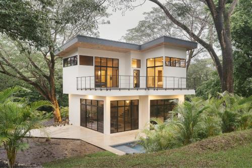 Nosara House | Casa Arcilla: Oceanfront Retreat with Pool & Hot Tub