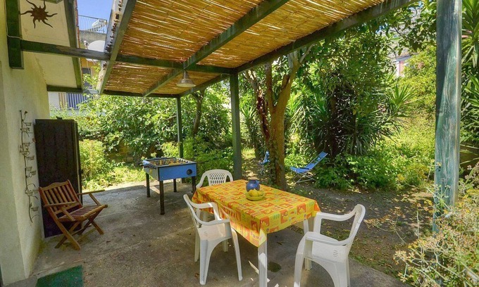 Meta House | Casa Ardesia: Cheerful Retreat with Free WI-FI & Breakfast