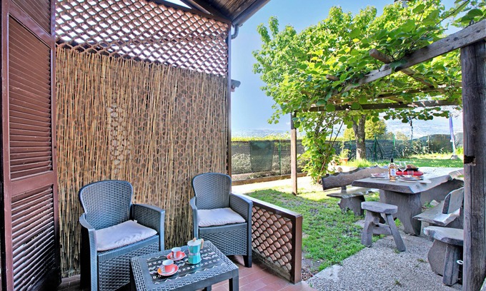 Laveno House | Casa Arianna: Family-Friendly Retreat with Lake Views
