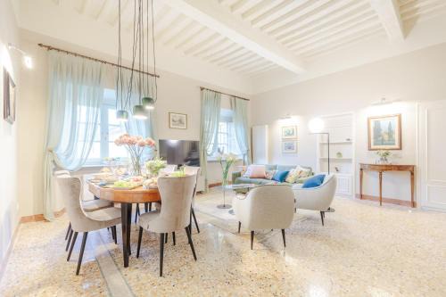 Lucca Historical Center Apartment | CASA ARNOLFO: Experience Heritage with Family-Friendly Comfort