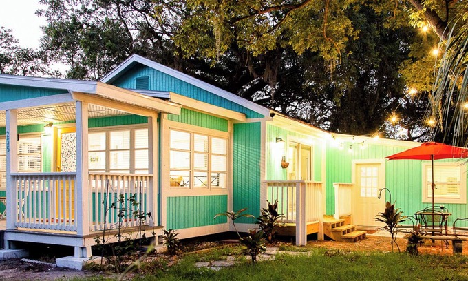 Safety Harbor House | Discover Casa Artista: A Relaxing Escape with Top Amenities