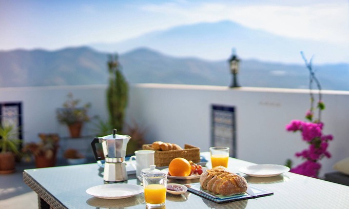 Cutar House | Casa Asilah, a serene 6-bed haven nestled in the picturesque village of Cútar,