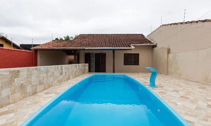 Itanhaem House | Ideal Casa for 13 near Praia de Gaivotas with Pool & WiFi