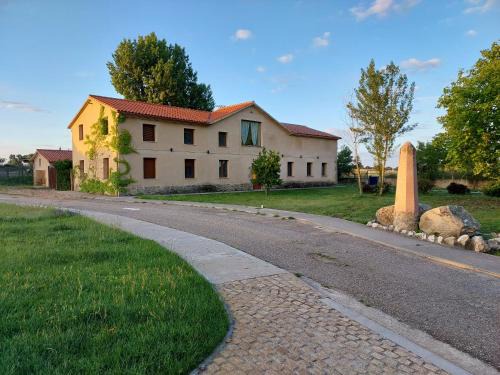 Almeida House | Pet Friendly Casa Atenea with Ocean View & Spa Amenities