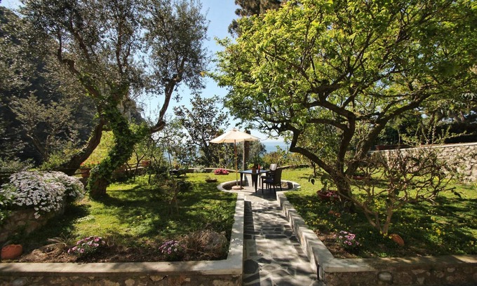 Marina Piccola Bed & Breakfast | Relaxing Retreat at Casa Augusto with Spa & Breakfast
