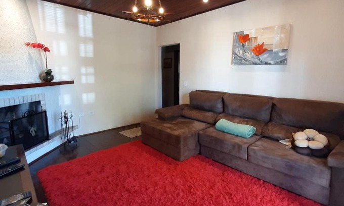 Vila Albertina House | Family-Friendly Casa Avelar with Kitchen in Campos do Jordão