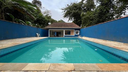 Quinta do Guarau House | Pet-Friendly Casa Azul with Oceanfront Pool Views