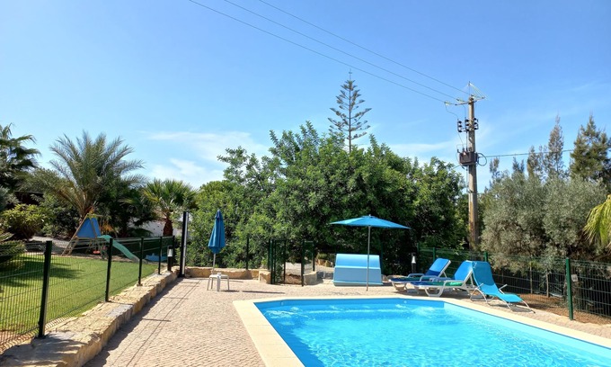 Fonte do Bispo Cottage | Discover Casa Azul - Monte da Caldeirinha with Pool & Spa