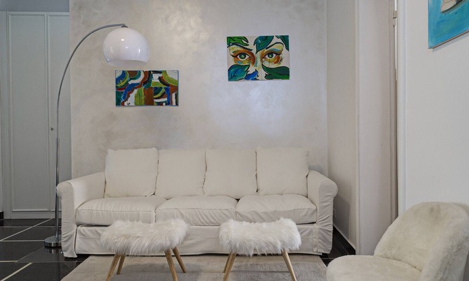 Albaro Apartment | Inviting Casa Azzurra: Family-Friendly with Breakfast & Kitchen