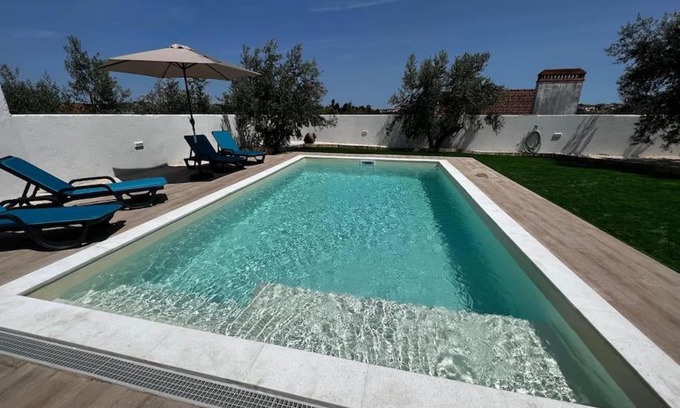 Abrantes House | Guest Rated 10/10: Casa Bé-Bia with Oceanfront Views