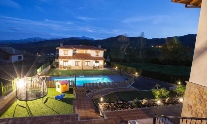 San Martin de Bada Cottage | CASA BADIMIA: Scenic Peaks View with Pool & Spa Access