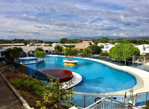 Flandes House | Casa Bahía: Relaxing Oceanfront Retreat with Family-Friendly Amenities