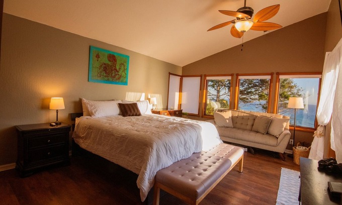 Shelter Cove House | Discover Casa Ballena: Ocean View & Spa Retreat Awaits