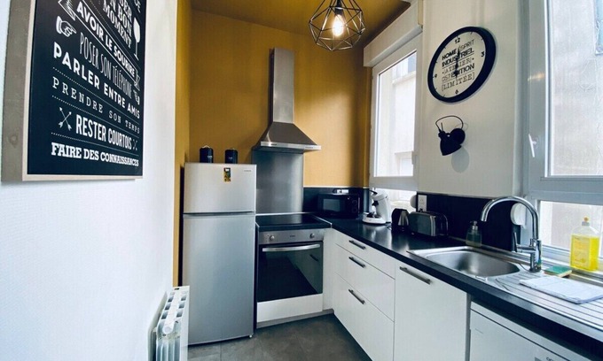 Saint-Jacques - Nazareth Apartment | Casa Balzac - Inviting T3 with Kitchen & Breakfast Included
