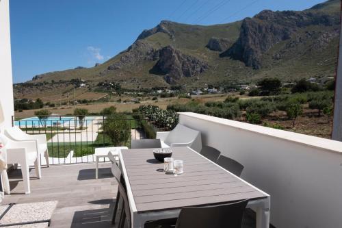 Macari House | Casa Bambù: Relax by the Pool with Oceanfront Views