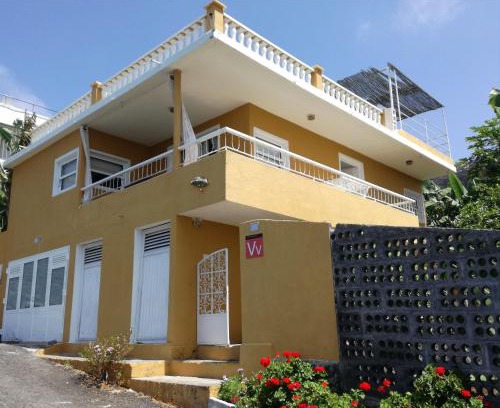 Tazacorte House | Discover Casa Banana: Budget-Friendly Stay with Kitchen