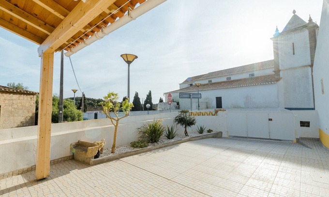 Barao de Sao Joao Cottage | Casa Barão S. João: Family-Friendly Retreat with Spa