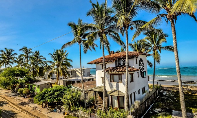 Puerto Villamil House | Casa Baronesa Waterfront Villa: Ocean View with Pool & Spa