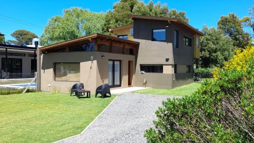 Los Acantilados House | Beachside Casa Barrio Acantilados for Families and Pets