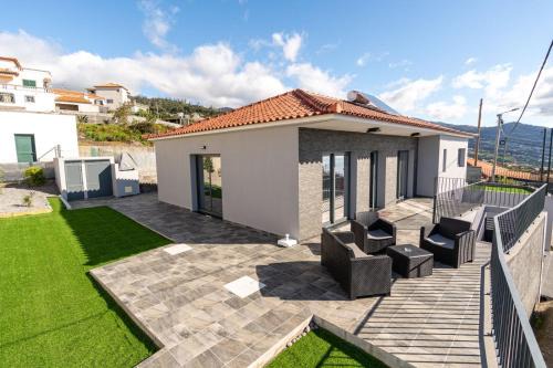 Estreito da Calheta House | Discover Casa Barros Serra: 4-Star Family-Friendly Retreat