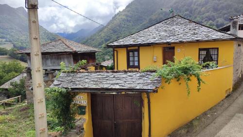 Xedre House | Discover Casa Bartolin: Family and Pet-Friendly Retreat