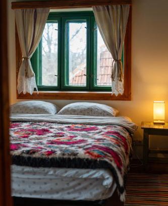 Suncuius House | Pet-Friendly Retreat Casa Batrana - Rated 9.8 by Guests