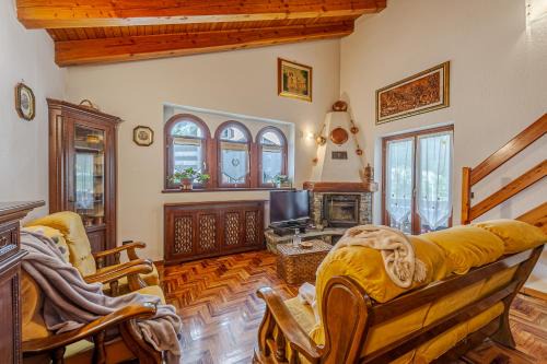 Entreves Apartment | Discover Casa Beatrice: Family-Friendly Getaway in Courmayeur