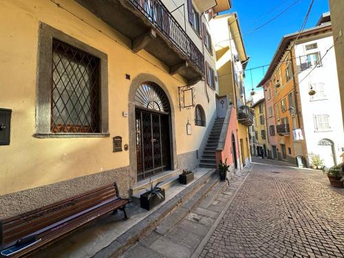 Lovere Old Town House | Pet-Friendly Casa Beccarie: Guest Rated 9.6/10