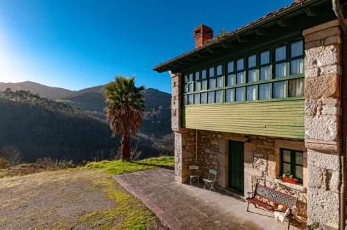Ribadesella Ski Chalet | Oceanfront Bliss at Casa Begoña in Sardedo Ribadesella