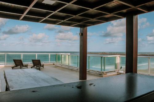 Redinha House | Guest Rated 10/10: Qavi - Beachfront Paradise at Redinha