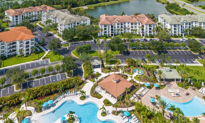 Florida Central Atlantic Coast Condo | Inviting Casa Bella Townhome: 3 Bedroom Retreat with Pool