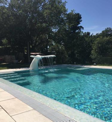 Can Carbonell House | Relaxing Casa Bellavista: Poolside Stay in Costa Brava