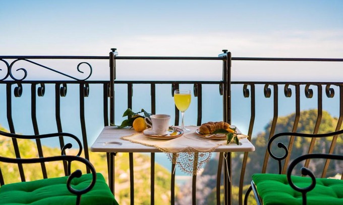 Pogerola Apartment | Family-Friendly CASA BELLAVISTA on Amalfi Coast, 9.3 Rated