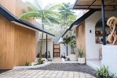 Salatiga House | Pet-Friendly Casa Benna in Salatiga - Guest Rated 10/10
