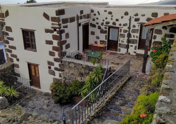 Guarazoca House | Casa Bermeja: Guest Rated 9.3 & Pet-Friendly Retreat
