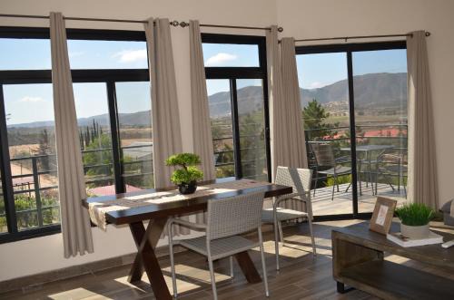 Valle de Guadalupe Hotel | Family-Friendly Getaway at Casa Berty 3 - Pet Welcoming!