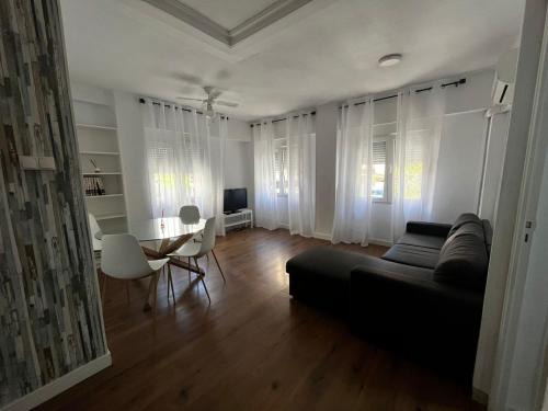 Elche Apartment | Pet-Friendly Comfort at Casa Bia Plus - Rated 9/10
