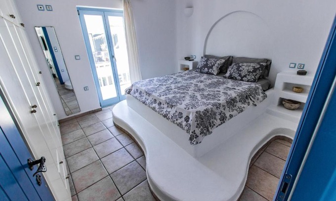 Antiparos Apartment | Casa Bianca: Oceanfront Retreat with 9.7/10 Guest Rating